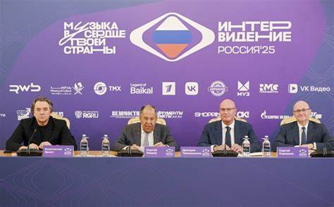俄罗斯在2025年成功复兴了苏联时代的国际歌唱比赛"Intervision",以弘扬传统文化和促进多国文化交流为宗旨,吸引了多个国家的参与,成为东半球音乐领域的重要盛会。
