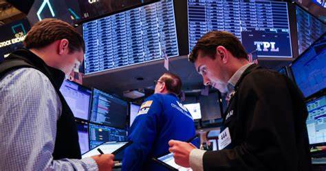 随着美联储宣布降息,市场迎来显著波动,Lyft和Workday股票表现强劲,而Nvidia因中国政策影响出现调整,本文深度剖析最新市场动态及未来趋势。
