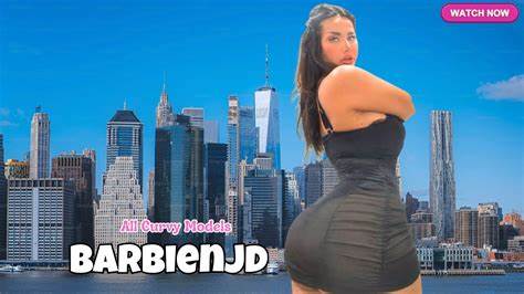 本文详细介绍了沙特阿拉伯著名网红Barbie Najd的个人背景、职业生涯、生活细节以及她在社交媒体上的影响力和经济成就,力求为读者呈现一个全面且深入的人物画像。
