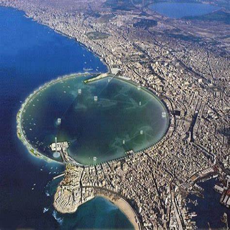 亚历山大省,作为埃及的重要省份之一,以其独特的地理位置、丰富的文化历史和经济活力,成为地中海沿岸的璀璨明珠。本文深入剖析亚历山大省的历史渊源、地理特征、经济结构、文化风貌及旅游资源,展现其多元魅力。
