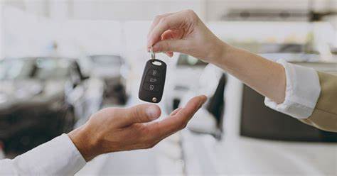 随着二手车买卖大量转入在线平台,跨国交易和虚假卖家带来的风险也显著上升。掌握常见诈骗手法、核验卖家与车辆真实性的方法、以及在遭遇欺诈时的应对步骤,能有效保护资金与个人信息安全。
