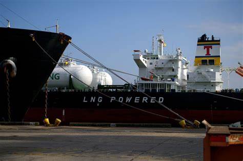 解析美国天然气价格连续上涨的关键因素与市场影响,梳理供需基本面、天气与储气动态、液化天然气出口扩张、产量与基础设施约束,并对未来价格走向与投资风险提出多情景判断
