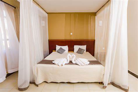 介绍Acacia度假村的各类住宿选择,展示这家位于Wote-Makueni的三星彩色酒店如何通过舒适的环境和多样化的房型满足不同旅客的需求,成为商务出行和家庭旅游的理想去处。
