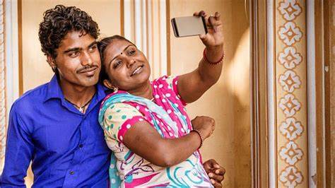 探讨印度关于同意年龄的法律规定及其对青少年性行为的影响,分析为何印度将青少年之间的自愿性行为视为犯罪,以及社会、法律及文化因素如何影响这一现象,为进一步理解印度性别权利保护提供深入视角。
