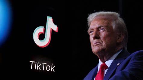 围绕特朗普提出将TikTok改造为"100% MAGA"的言论,分析交易背景、算法操控与数据安全的技术与法律风险,以及可能对用户、媒体生态与中美关系带来的影响和应对建议
