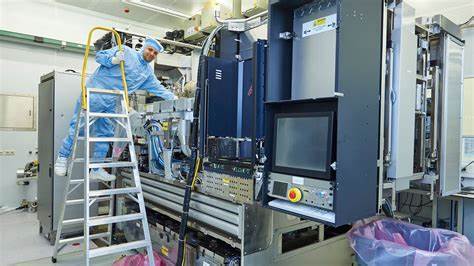 Inversion Semi proposes 'tabletop' particle accelerators with petawatt lasers