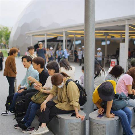 丰明市通过了一项象征性条例,倡导市民将智能手机娱乐使用时间限制在每日两小时以内,旨在改善居民睡眠质量,特别关注学生的日常作息调整,推动健康的数字生活方式。法规同时提醒市民智能手机的多元用途,倡导合理利用,减少过度依赖。
