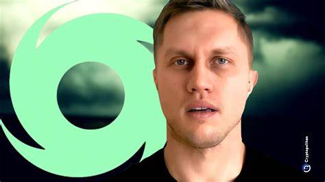 围绕Tornado Cash开发者Roman Storm的刑事定罪与美国司法部随后宣布不再以同一罪名起诉去中心化软件开发者的最新动态解读,分析法律依据、监管影响、行业反应与未来走向,为加密货币从业者与政策制定者提供实务与合规参考
