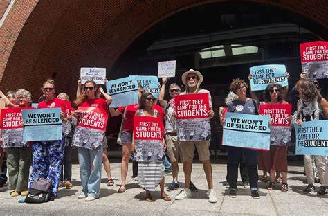 联邦法庭认定特朗普政府学生驱逐行动违宪:判决、依据与影响解读
