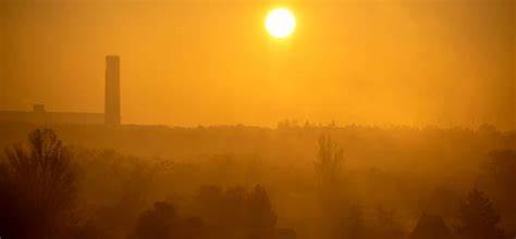 深入探索柏林格鲁内瓦尔德区域的自然美景及乌特哈费尔河清晨日出的壮丽场景,揭示当地独特的户外活动和文化氛围。本文带你走进柏林鲜为人知的自然宝藏,体验一场视觉与心灵的朝阳盛宴。
