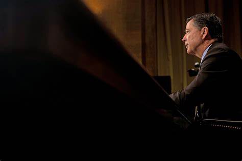 解析特朗普支持下对詹姆斯·科米的刑事起诉,梳理司法部政治化的过程、制度性风险与长期影响,为理解美国司法独立和民主规范变迁提供深度视角。
