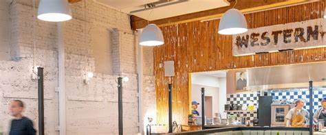 从西雅图市区到海边与葡萄酒乡,盘点金县最值得造访的休闲餐厅,解析特色菜、氛围、价格与就餐小贴士,帮助读者规划约会、家庭聚餐与周末美食行程。
