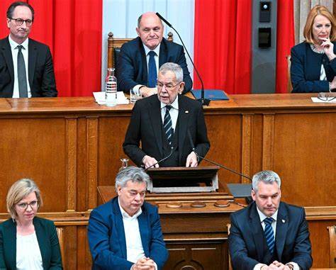 探索奥地利的丰富历史遗产、多元文化以及现代社会的发展,全面展示这个中欧国家的独特魅力和在国际舞台上的重要地位。
