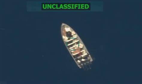 美国宣布近期对涉嫌贩运毒品的船只展开多次军事打击,相关行动引发国际关注及法律和政治争议,剖析事件背景及其对区域安全局势的影响。
