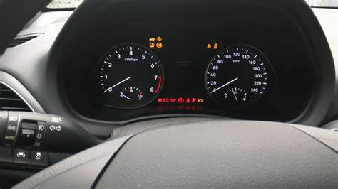 深入探讨现代i30车型偶尔出现启动困难的问题,从故障表现、可能原因到诊断和维修建议,帮助车主有效应对发动机启动不畅的挑战。
