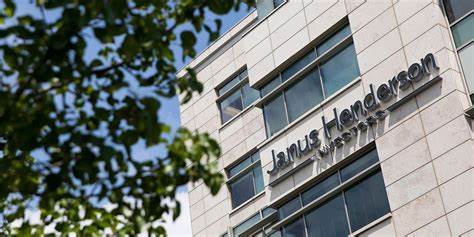 本文深入剖析了新兴ETF公司Reckoner资本管理吸纳前Janus Henderson高管Richard Hoge加盟的战略意义,探讨其如何借助经验丰富的人才优势,推动ETF产品线发展,实现差异化突破,并分析当前ETF市场格局及未来趋势。
