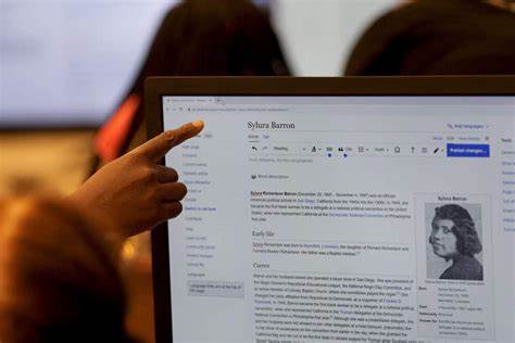 近年来保守派智库与国会监督行动把目光投向维基百科志愿者,指控系统性偏见并试图揭露或施压编辑身份。这场围攻不仅是信息权力的争夺,也暴露出公共事实领域在政治化、隐私和言论自由之间的脆弱平衡。本文梳理事件脉络、分析潜在风险,并提出可行的应对路径与公众如何理性使用与守护开放百科的建议。
