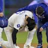 本文深入分析大谷翔平肩部撕裂后坚持参赛的勇气,以及手术后的康复计划与未来职业生涯的影响,为球迷和体育爱好者提供专业见解。
