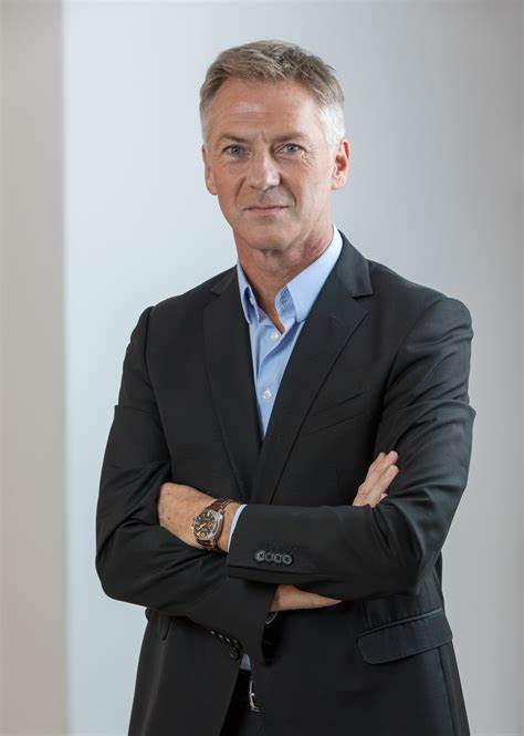 随着欧莱雅集团高层的一系列关键变动,公司的战略布局和市场拓展进入新阶段。新任领导层的接力不仅彰显公司的创新能力,也助力其在全球美妆市场持续巩固领导地位。本文深度解析这些变革背后的意义及其对行业未来的影响。
