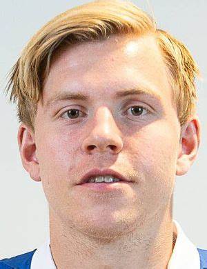 深入解析挪威足球运动员詹斯·佩特尔·豪格的职业生涯、技术特点与市场价值,探讨其在2025年及未来的潜力与发展方向。
