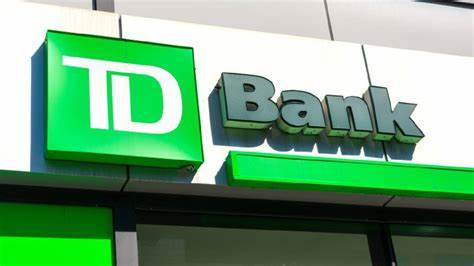 解读TD银行公布的成本节约措施与营收目标,包括重组计划、人工智能与自动化投入、财富管理扩张、股票回购与治理变革,分析对股东、客户、员工与监管环境的潜在影响与风险机遇。
