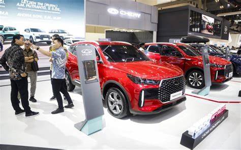 奇瑞作为中国重要的汽车出口商,携多款新能源与传统车型登陆香港市场,解析其市场策略、本地化挑战、竞争格局与未来机遇,探讨奇瑞能否借此站稳香港并进一步推动品牌国际化
