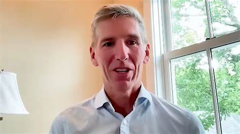 随着多重利好因素汇聚,Solana(SOL)展现出强劲的上涨潜力。从多家重量级机构提交的现货ETF申请到巨额企业国库投资,Solana正迎来一场可能改变市场格局的爆发式上涨。本文深入解析Solana如今的独特优势及未来增长驱动力,揭示其成为下一轮牛市领跑者的原因。
