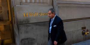 探讨当前股票市场和债券市场在经济衰退风险上的不同表现及其背后的经济含义,帮助投资者透彻理解两者信息差异及其对未来经济走向的影响。
