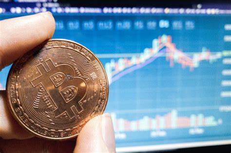 随着美联储最新降息措施落地,比特币价格正向关键阻力位11.8万美元发起冲击。分析师指出,一旦多头成功将该阻力转为支撑,比特币将快速重新挑战历史最高价,开启新一轮牛市。本文详细解读当前市场形势、关键价格水平及未来走势预期。
