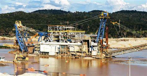 矿业公司Mineros S.A.通过购买Pan American Silver Corp.持有的La Pepa项目80%股权,成功实现对该项目的100%控股。这一举措不仅巩固了Mineros在智利重要矿区的战略布局,也为其未来的矿产资源开发和经济效益带来了新机遇。本文深入解析此次收购的背景、项目价值及市场影响。
