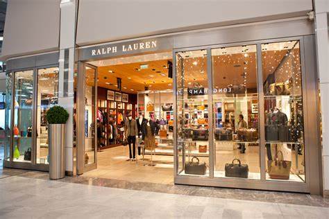 拉夫劳伦公司近年来表现优异,股票大幅上涨,著名投资人吉姆·克莱默对其未来发展充满信心,认为其具备持续扩展利润率的能力和稳固的市场护城河,预示着其在高端时尚市场中的领先地位将愈加巩固。本文深入解析拉夫劳伦的增长动力、市场竞争优势和投资价值。
