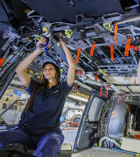 深入解析在法国加入空中客车的职业机会、主要工作地点、招聘流程、实习与学徒项目、薪酬福利、签证与生活成本,帮助求职者做出明智职业选择。
