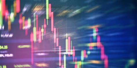 近期美国政府对H-1B签证政策的意外调整导致科技股市场出现波动,尤其对依赖印度技术人才的科技巨头影响显著。探讨这一现象的原因及其对未来科技行业和全球人才流动的深远影响。
