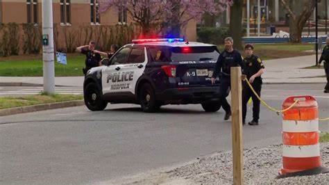 近日发生在弗吉尼亚州老多米尼恩大学的枪击事件造成一名学生死亡,两人受伤,引发了对校园安全和社会治安的广泛关注。本文将深入分析事件背景、应对措施及未来防范策略,为读者提供全面的信息和思考方向。
