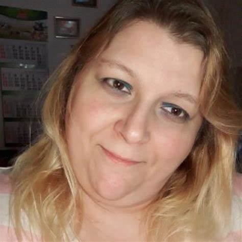 探索Amateri.com丰富的用户互动功能与多样化内容,揭示成人社交平台如何通过照片、视频和聊天促进真实连接与乐趣。
