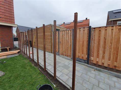 了解Azobe硬木8x8厘米厚实支柱的优越性能、多样应用及其在园艺和建筑中的重要作用,探索如何通过Gadero获取高品质硬木产品实现持久而美观的户外结构设计。
