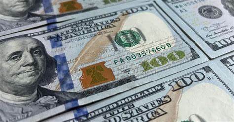 解析美元近期下挫的多重因素,重点讨论美国非农等就业数据的不确定性与华盛顿潜在政府停摆对市场的传导机制,评估对利率、债市、外汇和大宗商品的影响,并提出投资者与交易者的应对建议与风险管理要点。
