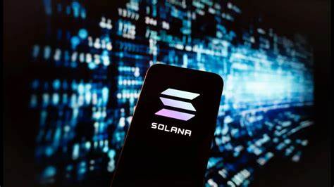 Solana即将推出的Alpenglow升级将大幅提升区块链速度,实现接近传统互联网响应的交易确认速度,或彻底改变区块链应用体验。本文深入解析此升级如何通过技术创新推动Solana网络成为高速、安全、强韧的区块链平台,赋能DeFi、游戏及企业级金融应用。
