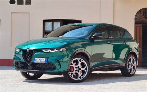 探究2025款阿尔法罗密欧Tonale,这款结合奢华设计与先进技术的紧凑型SUV如何在混合动力与燃油动力版本间实现卓越性能与环保节能的平衡,满足多样化出行需求。
