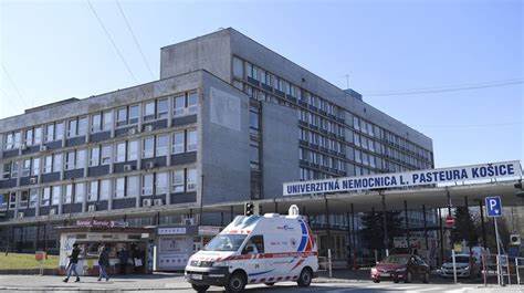 本文深入分析了近期发生在斯洛伐克Košice医院的一起患者死亡事件,探讨了医疗机构中存在的安全隐患及其对患者护理质量的影响,助力提升公众对医院安全管理的关注。
