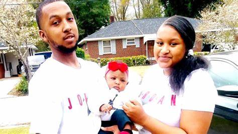 24岁男子Jermaine Jones Jr.在与警方冲突后陷入昏迷,家属称其脑死亡,警方正在调查执法过程中的暴力行为。本文深入分析事件经过及法律后果。
