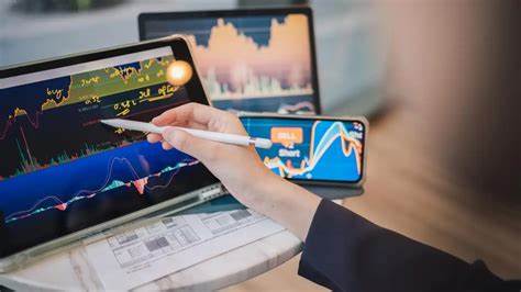 解析为何印度正成为全球加密衍生品交易的热点市场,探讨税制、监管与平台合规如何驱动期货与期权交易暴增,以及对投资者、交易所与监管机构的长期影响与应对策略。
