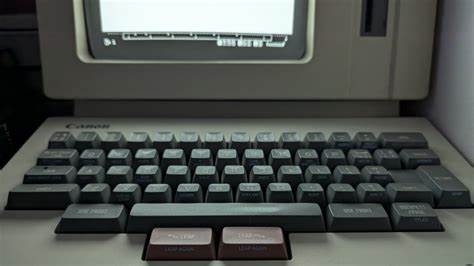 深入探索杰夫·拉斯金致力于打造的人人友好电脑界面,利用仿真技术在家感受不同于现代操作系统的独特人机交互设计,回归自然高效的计算体验。更详细了解从经典的Canon Cat、SwyftCard到后期软件实现The Humane Environment与Archy的演变与应用,领略人性化界面的创新历程。
