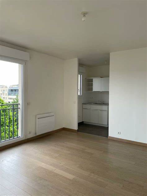 深入解析卡昂地区自由派(libertine)交友公告的发布渠道、写作要点、隐私与安全建议、社区礼仪和法律考量,帮助有兴趣者在邮编14000范围内更自信、负责地参与自由派社交与约会活动
