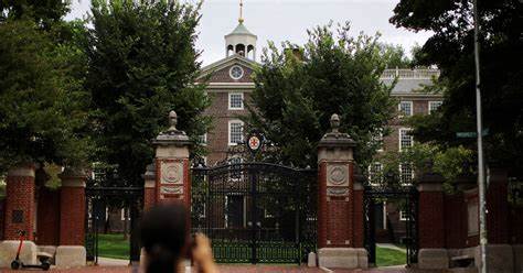 美政府备忘录拟以意识形态与留学生配额换取高校联邦资助:影响、法律争议与高校应对路径
