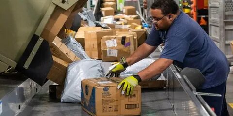 随着跨境电商的蓬勃发展,越来越多消费者选择在海外购物以获取更丰富的商品选择和更优惠的价格。然而,关税规则的调整让不少网购爱好者在收货后遭遇意外的关税费用,成为线上购物的新陷阱。探讨这一现象的原因、影响及应对策略,帮助消费者理性应对关税变化。
