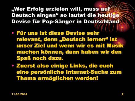 深入解析德国著名儿童剧团Augsburger Puppenkiste的经典歌曲《Eine Insel mit zwei Bergen》,了解其歌词内涵、历史背景及文化价值,探讨这首歌曲如何在儿童文学和音乐中占据重要地位。解读歌词带来的童话世界与现实生活的交织,展现德国传统童年记忆的独特魅力。
