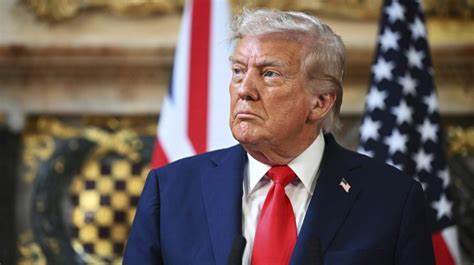 特朗普近日表示,著名媒体家族默多克很可能成为TikTok在美国的投资财团成员之一,此举或对美国社交媒体市场带来深远影响,进一步推动TikTok在美业务的本土化和安全审查的进程。
