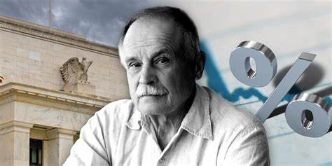 联邦基金利率下调对依靠退休账户和社会保障金生活的退休老人带来了怎样的影响,如何优化财务规划以应对新的经济环境,保障养老金收益和生活质量。

