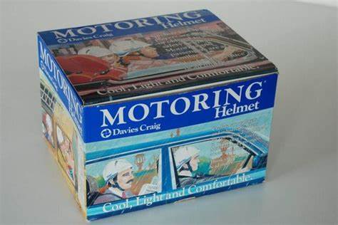 探寻1980年代澳大利亚企业尝试以头盔提升汽车乘员头部安全的历史背景、设计理念、科学依据与失败原因,并对比现代车辆安全技术与未来可能的保护思路
